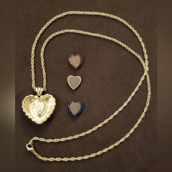 VINTAGE GOLDTONE HEART PENDANT NECKLACE W/INTERCHANGEABLE CENTER HEARTS-"W" MARK - Picture 2 of 5